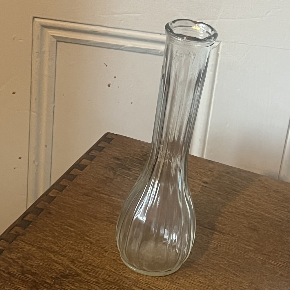 Vintage GFG 9158 Clear Glass Ribbed Bud Vase 8.5" Scalloped Edge Made in USA